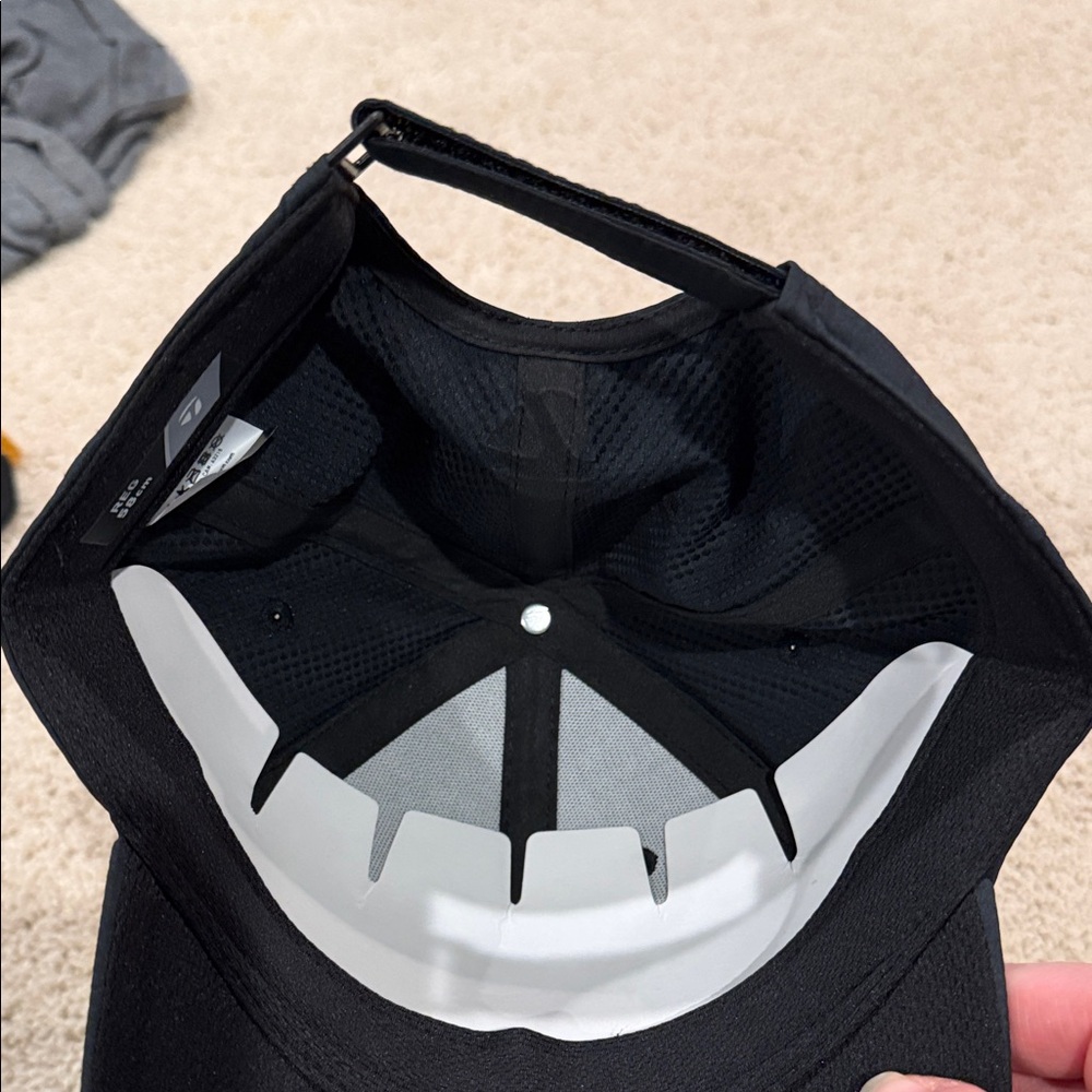 NWT TaylorMade Black Metal Radar Golf Hat - Picture 5 of 7